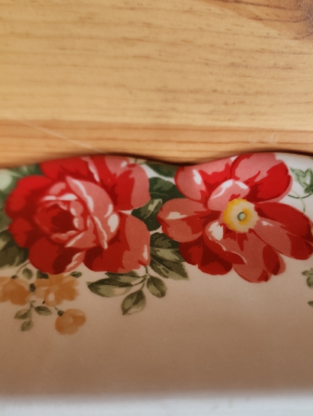 The Pioneer Woman Floral Ceramic Baking Dish with Red Trim. - Picture 8 of 12